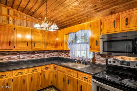 Kitchen - 1102 Chain Road Honaker Va 24260, Honaker, VA 24260 photo 2 of 2