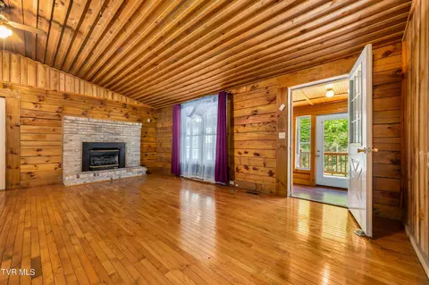 Living - 1102 Chain Road Honaker Va 24260, Honaker, VA 24260 photo 2 of 4