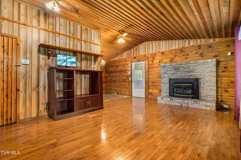 Living - 1102 Chain Road Honaker Va 24260, Honaker, VA 24260 photo 1 of 4
