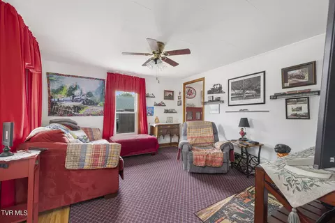 Living - 1530 Chestoa Pike Pike Erwin Tn 37650, Erwin, TN 37650 photo 3 of 3