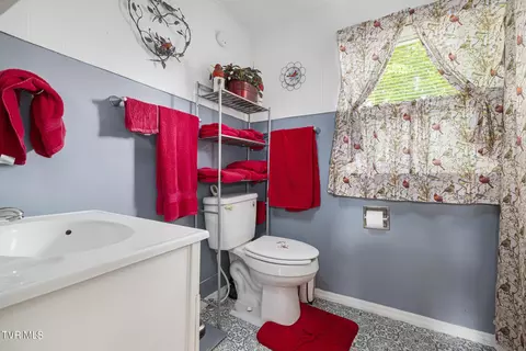 Bath - 1530 Chestoa Pike Pike Erwin Tn 37650, Erwin, TN 37650 photo 1 of 1