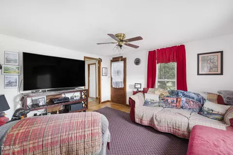 Living - 1530 Chestoa Pike Pike Erwin Tn 37650, Erwin, TN 37650 photo 2 of 3