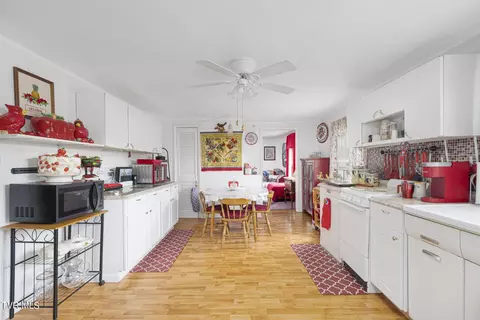 Kitchen - 1530 Chestoa Pike Pike Erwin Tn 37650, Erwin, TN 37650 photo 3 of 4