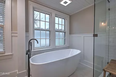 Bath - 701 Park Street Bristol Va 24201, Bristol, VA 24201 photo 7 of 8