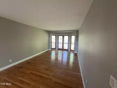Living - 429 Briar Thicket Road Bybee Tn 37713, Bybee, TN 37713 photo 2 of 5