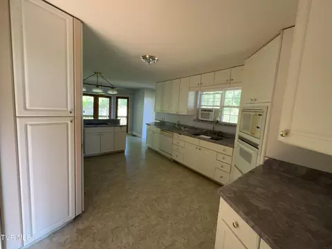 Kitchen - 429 Briar Thicket Road Bybee Tn 37713, Bybee, TN 37713 photo 2 of 2
