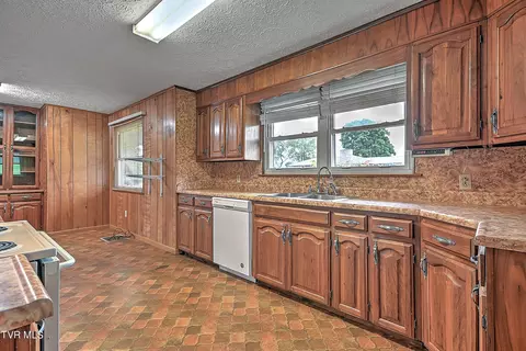Kitchen - 127 Forrest Road Fall Branch Tn 37656, Fall Branch, TN 37656 photo 4 of 7