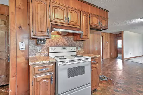 Kitchen - 127 Forrest Road Fall Branch Tn 37656, Fall Branch, TN 37656 photo 6 of 7