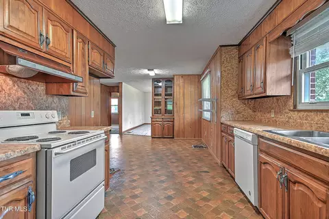 Kitchen - 127 Forrest Road Fall Branch Tn 37656, Fall Branch, TN 37656 photo 5 of 7