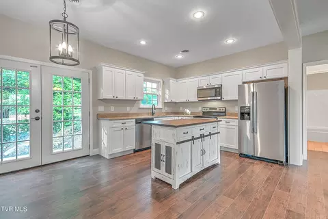 Kitchen - 2127 Highway 93 Fall Branch Tn 37656, Fall Branch, TN 37656 photo 3 of 5