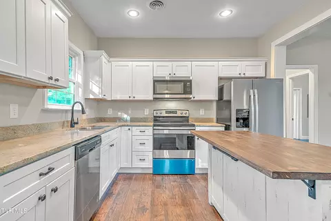 Kitchen - 2127 Highway 93 Fall Branch Tn 37656, Fall Branch, TN 37656 photo 4 of 5