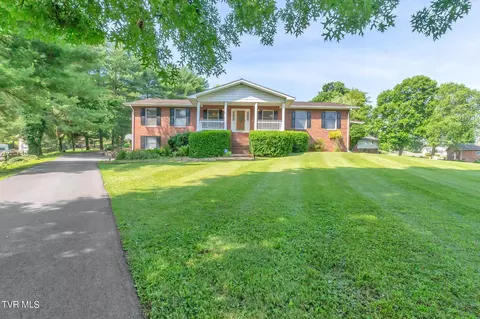 1300 Ivy Circle Mount Carmel Tn 37645, Mount Carmel, TN 37645