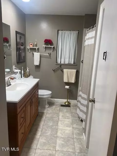 Bath - 638 New Avenue Erwin Tn 37650, Erwin, TN 37650 photo 1 of 2