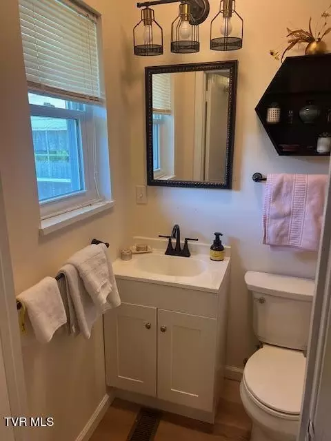 Bath - 638 New Avenue Erwin Tn 37650, Erwin, TN 37650 photo 2 of 2