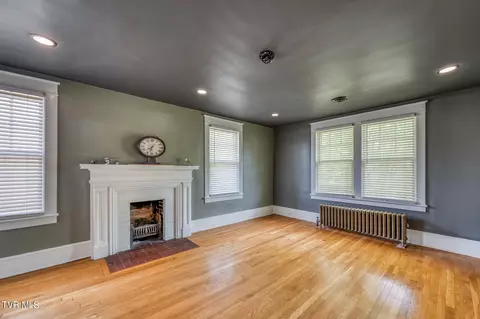 Living - 722 Arlington Avenue Bristol Va 24201, Bristol, VA 24201 photo 4 of 6