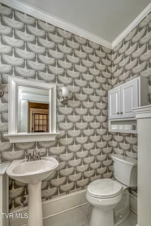 Bath - 722 Arlington Avenue Bristol Va 24201, Bristol, VA 24201 photo 1 of 4
