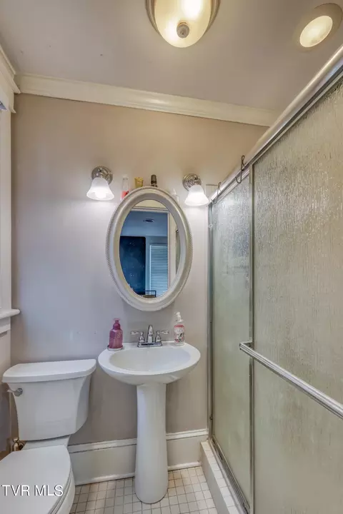 Bath - 722 Arlington Avenue Bristol Va 24201, Bristol, VA 24201 photo 4 of 4