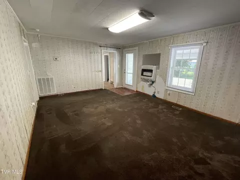 Living - 550 Adkins Road Erwin Tn 37650, Erwin, TN 37650 photo 2 of 4