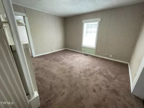 Living - 550 Adkins Road Erwin Tn 37650, Erwin, TN 37650 photo 3 of 4