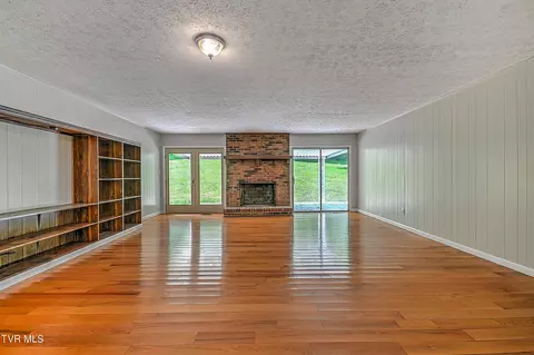 Living - 265 Cherry Lane Bristol Va 24201, Bristol, VA 24201 photo 6 of 8