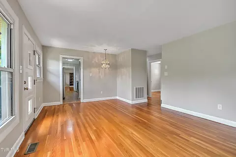 Living - 265 Cherry Lane Bristol Va 24201, Bristol, VA 24201 photo 3 of 8