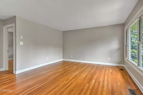Living - 265 Cherry Lane Bristol Va 24201, Bristol, VA 24201 photo 1 of 8