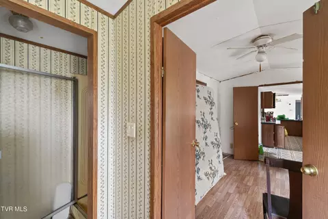 Entry Way - 290 Fishpond Road Chuckey Tn 37641, Chuckey, TN 37641 photo 3 of 3