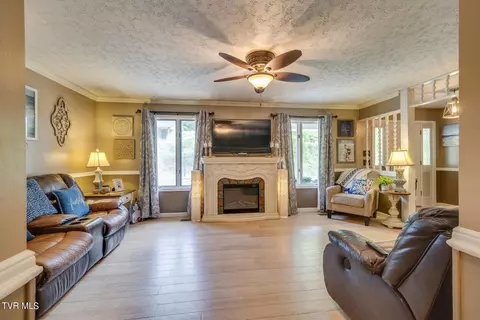 Living - 1441 Fairview Road Duffield Va 24244, Duffield, VA 24244 photo 2 of 2
