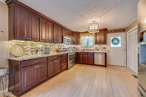 Kitchen - 1441 Fairview Road Duffield Va 24244, Duffield, VA 24244 photo 3 of 4
