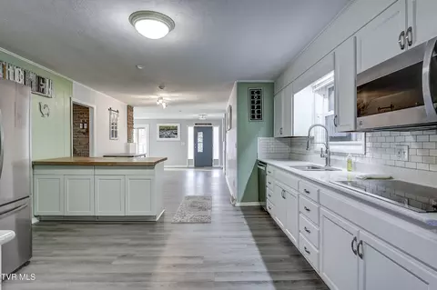 Kitchen - 910 N Elm Avenue Erwin Tn 37650, Erwin, TN 37650 photo 4 of 7