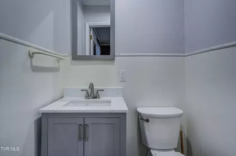 Bath - 910 N Elm Avenue Erwin Tn 37650, Erwin, TN 37650 photo 5 of 5