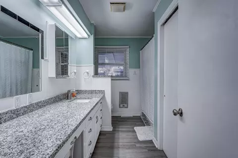 Bath - 910 N Elm Avenue Erwin Tn 37650, Erwin, TN 37650 photo 1 of 5