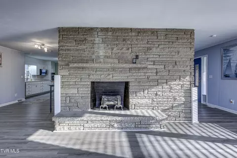 Living - 910 N Elm Avenue Erwin Tn 37650, Erwin, TN 37650 photo 6 of 7
