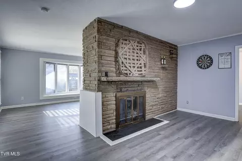 Living - 910 N Elm Avenue Erwin Tn 37650, Erwin, TN 37650 photo 2 of 7