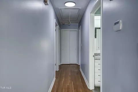 Entry Way - 910 N Elm Avenue Erwin Tn 37650, Erwin, TN 37650 photo 3 of 3