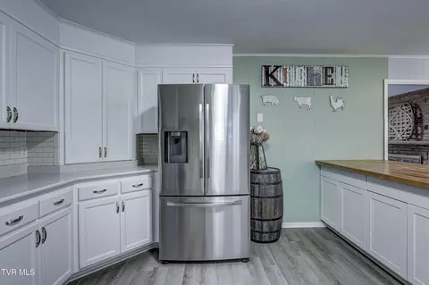 Kitchen - 910 N Elm Avenue Erwin Tn 37650, Erwin, TN 37650 photo 3 of 7