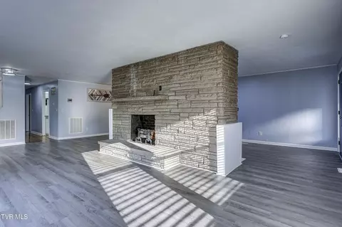 Living - 910 N Elm Avenue Erwin Tn 37650, Erwin, TN 37650 photo 5 of 7