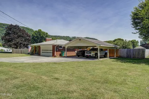 Exterior - 910 N Elm Avenue Erwin Tn 37650, Erwin, TN 37650 photo 2 of 15