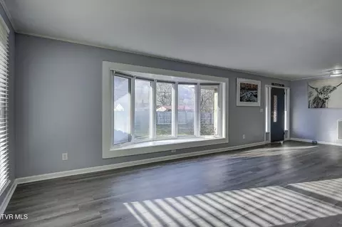 Living - 910 N Elm Avenue Erwin Tn 37650, Erwin, TN 37650 photo 4 of 7