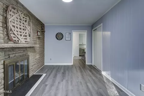Living - 910 N Elm Avenue Erwin Tn 37650, Erwin, TN 37650 photo 3 of 7