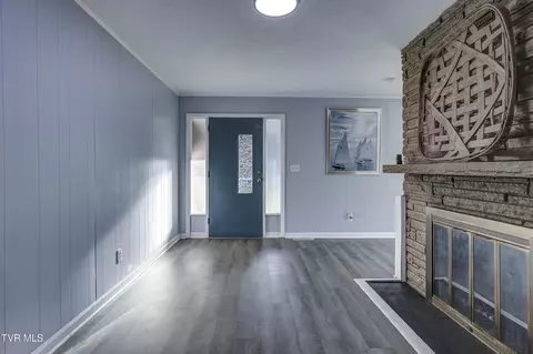 Entry Way - 910 N Elm Avenue Erwin Tn 37650, Erwin, TN 37650 photo 1 of 3