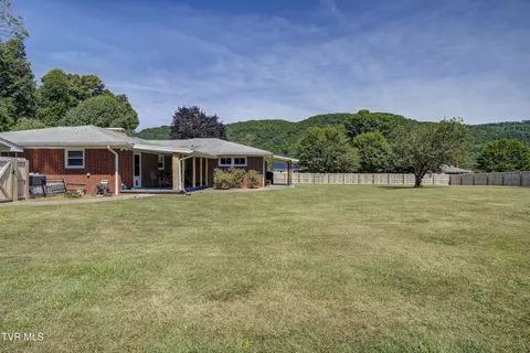 Exterior - 910 N Elm Avenue Erwin Tn 37650, Erwin, TN 37650 photo 7 of 15