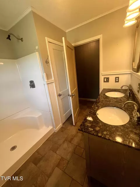 Bath - 1444 Bailey Bridge Rd Limestone Tn 37681, Limestone, TN 37681 photo 1 of 2