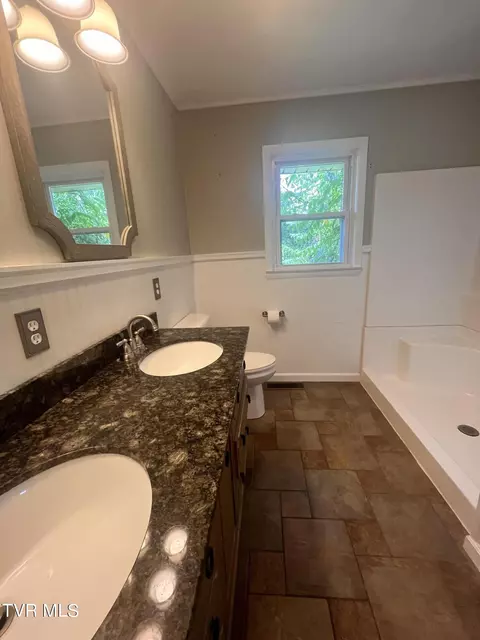 Bath - 1444 Bailey Bridge Rd Limestone Tn 37681, Limestone, TN 37681 photo 2 of 2