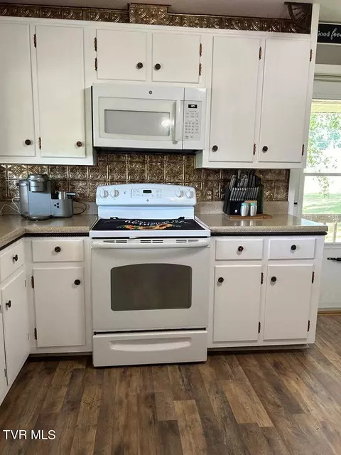 Kitchen - 18451 Benhams Road Bristol Va 24202, Bristol, VA 24202 photo 3 of 6