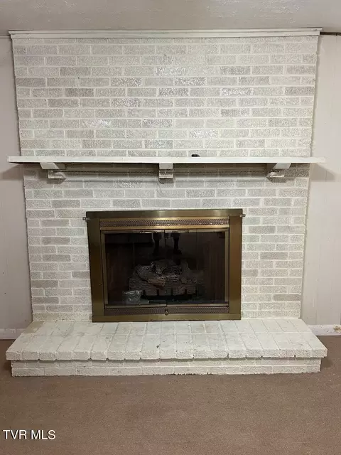 Living - 18451 Benhams Road Bristol Va 24202, Bristol, VA 24202 photo 6 of 8