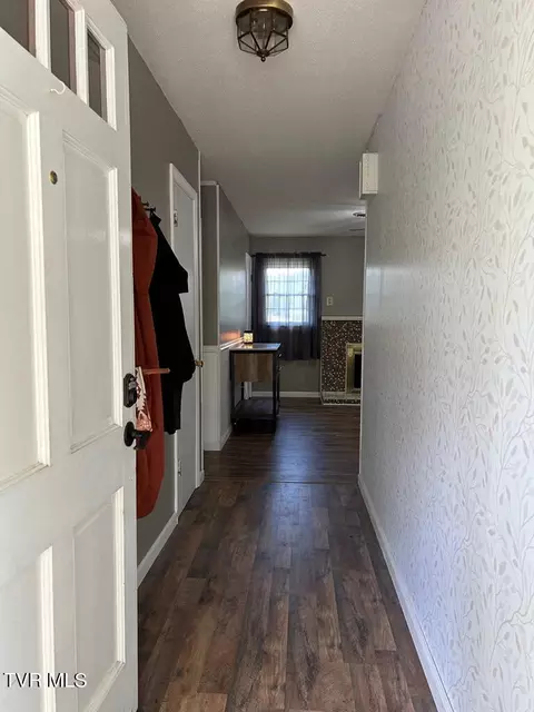 Entry Way - 18451 Benhams Road Bristol Va 24202, Bristol, VA 24202 photo 1 of 2