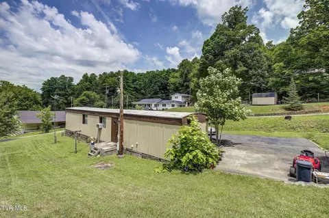 Exterior - 206 Oak Street Erwin Tn 37650, Erwin, TN 37650 photo 5 of 6