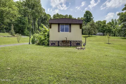 Exterior - 206 Oak Street Erwin Tn 37650, Erwin, TN 37650 photo 3 of 6