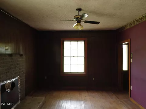 Living - 14176 Countiss Road Abingdon Va 24210, Abingdon, VA 24210 photo 1 of 4